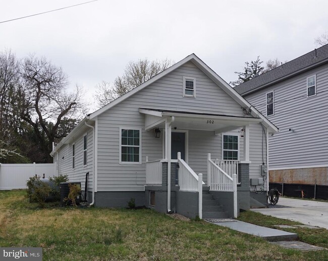 Building Photo - 302 Marshall St