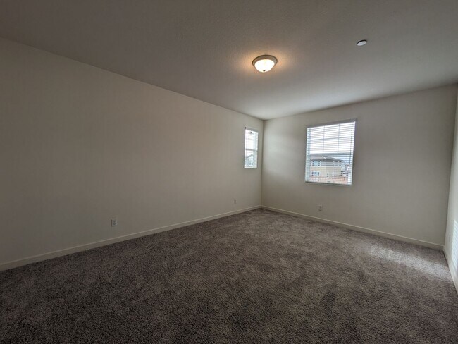 Building Photo - 2468 Lake Club Dr