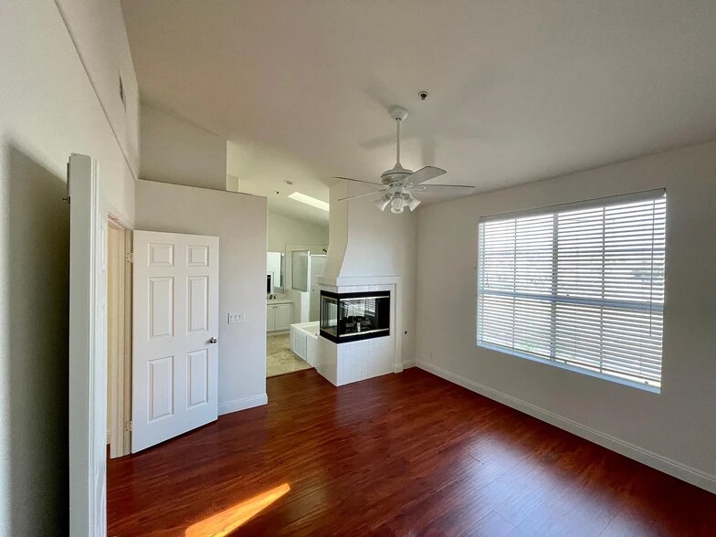 Building Photo - 5405 Marine Ave