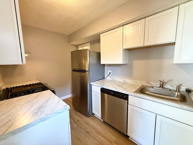 Building Photo - Cozy & Spacious 4-Bedroom Home in Cincinnati