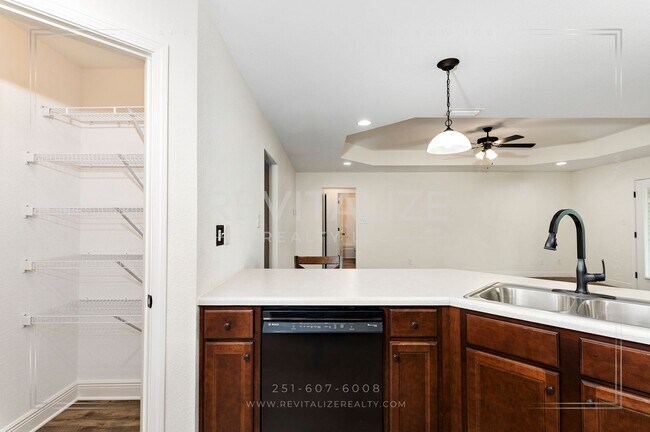 Building Photo - Elegant 4 Bed 3 Bath Cul-de-sac Home in Silverhill