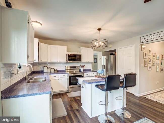 Building Photo - 15744 Beau Ridge Dr