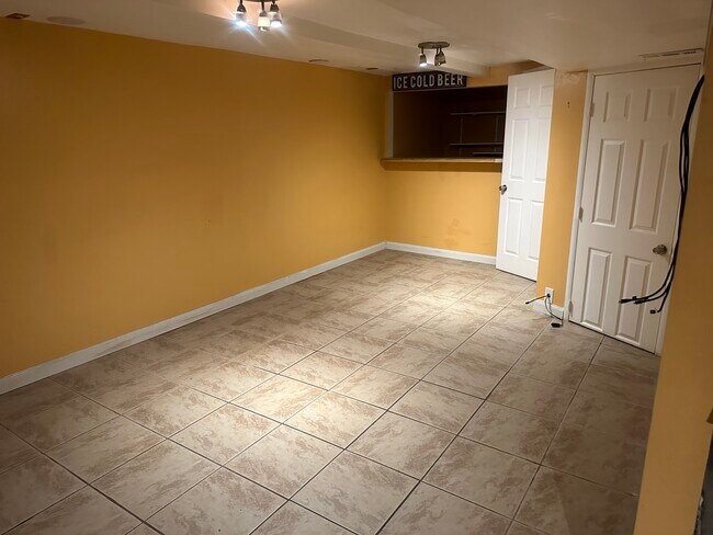 Building Photo - 5720 Beechcroft Rd