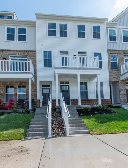 Primary Photo - 713 Platinum Dr