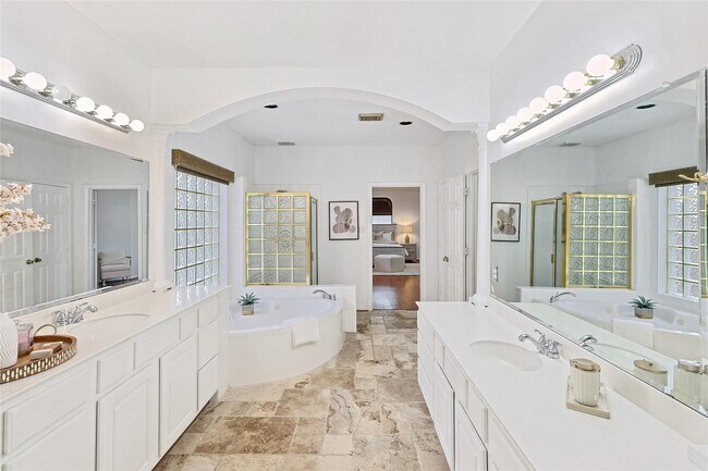 Building Photo - 1423 Meadow Lakes Dr