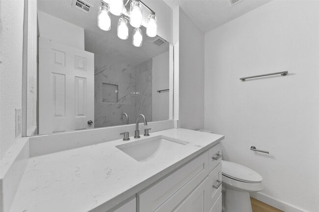 Building Photo - 2042 Lexington Woods Dr