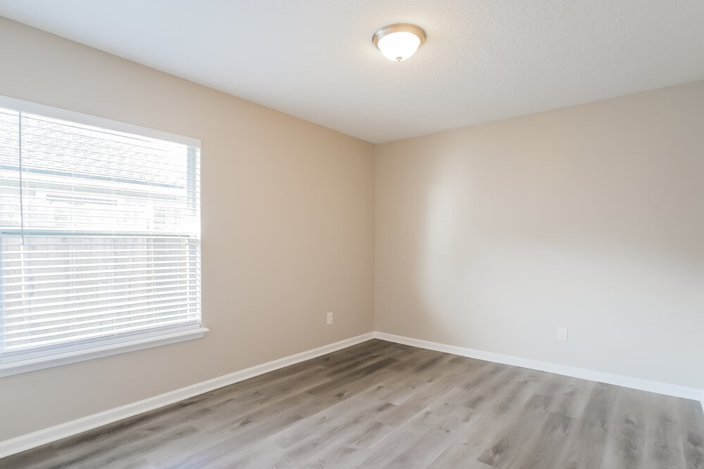 Building Photo - 2158 S Cranbrook Ave