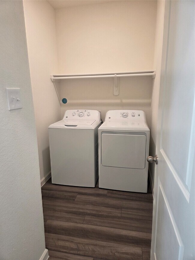 Building Photo - 632 Craven St