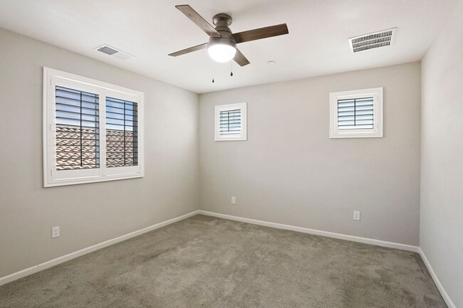 Building Photo - Spacious 5 Bedroom Home in Lodi with 1st f...
