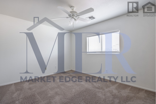 Building Photo - 3Bed/2.5Bath House at Honeycutt Ave/Hogene...