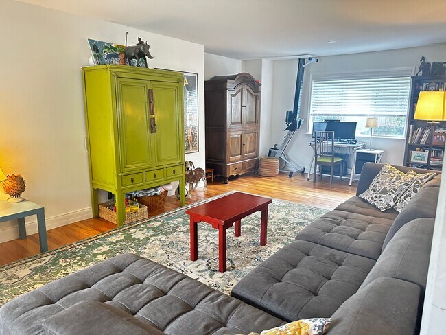 Building Photo - 4 bedroom 2 1/2 bath in historic Jacksonville