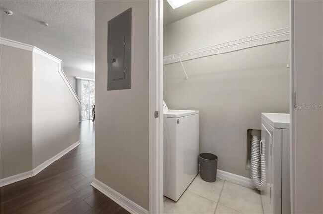 Building Photo - 6729 Eagle Feather Dr