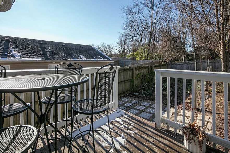 Building Photo - 317 Douglas Ct