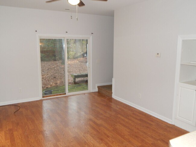 Building Photo - Wilshire Townhouse