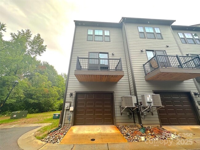 Building Photo - 460 Spearfield Ln