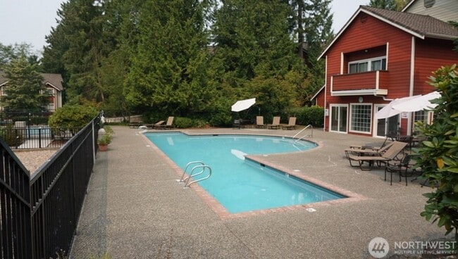 Building Photo - 15433 Country Club Dr