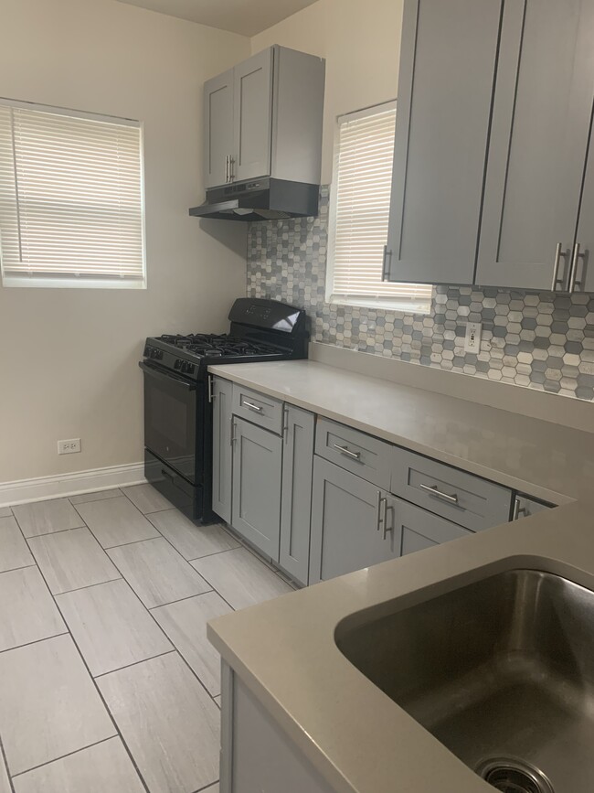 Kitchen - 2819 E 76th Pl