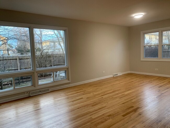 Building Photo - 822 Skokie Blvd