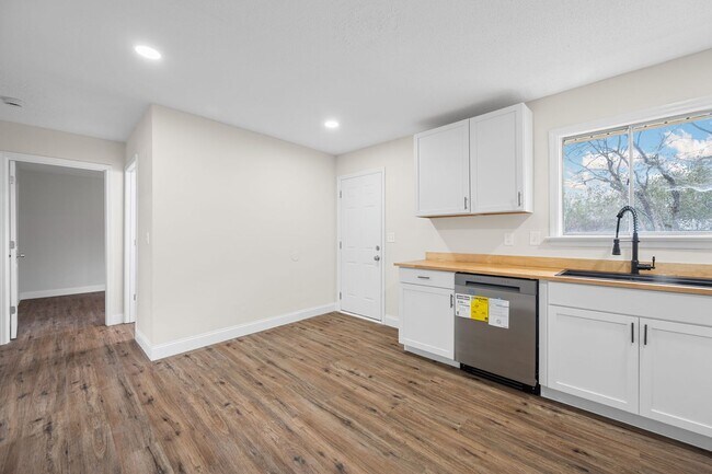 Building Photo - 3336 Gundy Dr