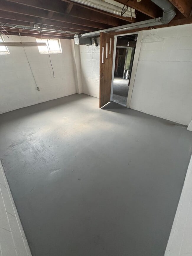 Building Photo - Beautiful 3 Bedroom 1.5 Bathroom Historic ...