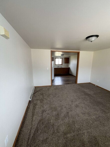 Building Photo - 702 N Steven Ave