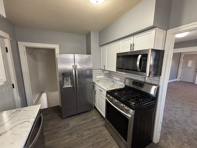 Building Photo - Updated 2-Bedroom Home on the West End of Council Bluffs