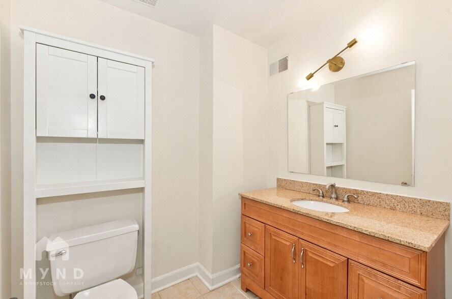 Building Photo - 2335 Hickory Crest Dr