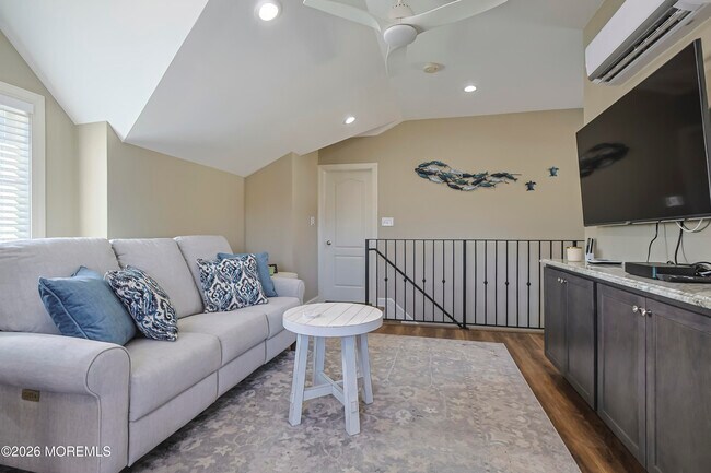 Building Photo - 246 Mantoloking Rd