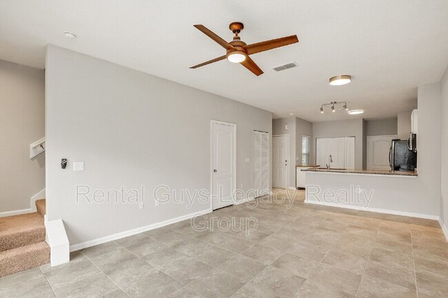 Building Photo - 425 Servia Dr