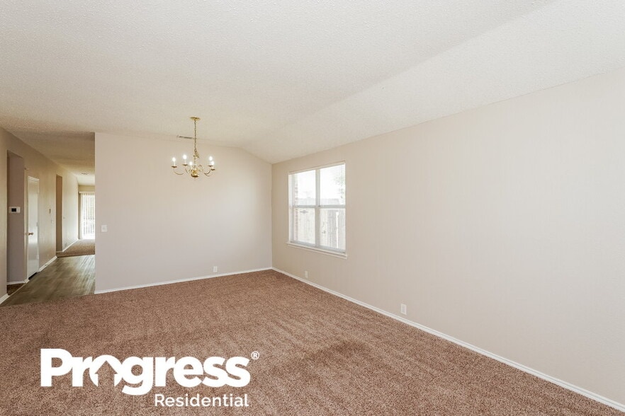 Building Photo - 1519 Columbia Dr