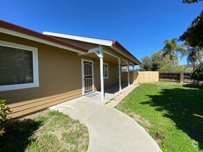 Building Photo - 2BR/1Bath Charming home in Vista