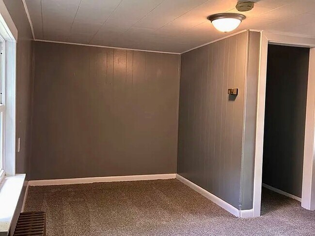 Building Photo - 25 N Washington St