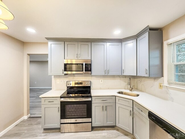 Building Photo - 3 John Adams Ct