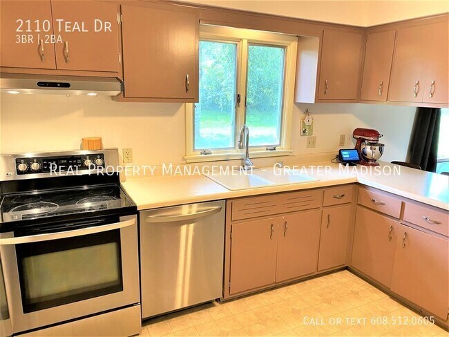 Building Photo - 2110 Teal Dr