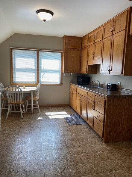 Kitchen Dining & Microwave - 455 9th St