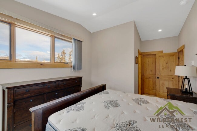 Building Photo - Beautiful Furnished Townhome with infared sauna, finished garage and community amenties