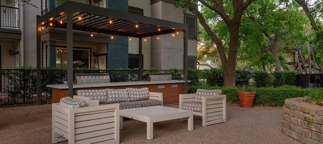 Building Photo - 12100 Metric Blvd