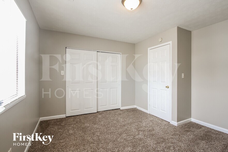 Building Photo - 2856 N Boehning St