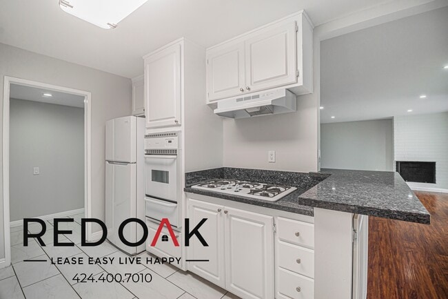 Building Photo - 15101 Magnolia Blvd