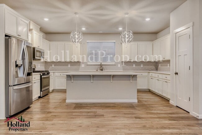 Building Photo - Beautiful Corner-Lot Home in South Hillsboro