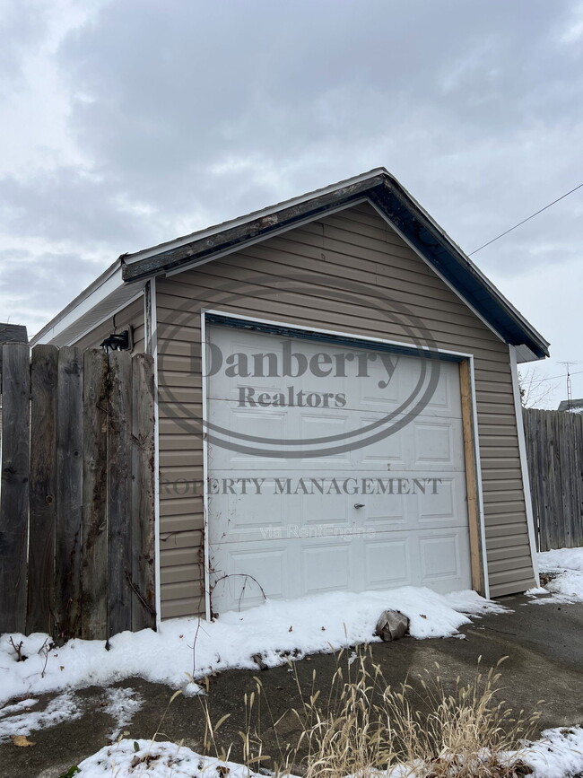 Building Photo - 2416 Lawton Ave