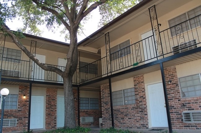 Primary Photo - College View Apartments