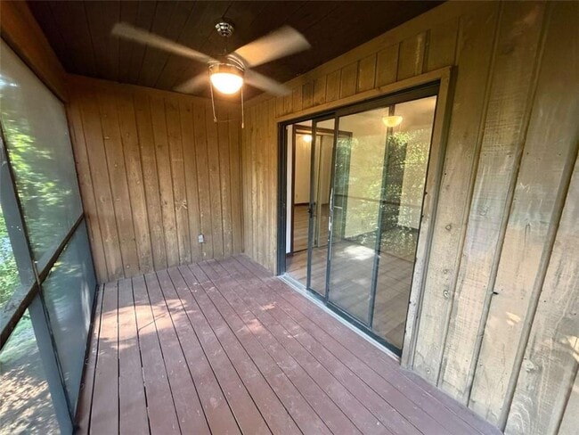 Building Photo - 1702 Pine Tree Dr