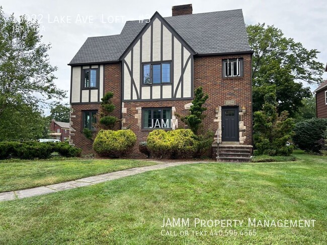 Building Photo - 15922 Lake Ave