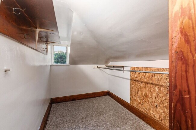 Building Photo - 25 E Blake Ave