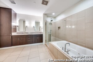 Building Photo - 610 E Market St