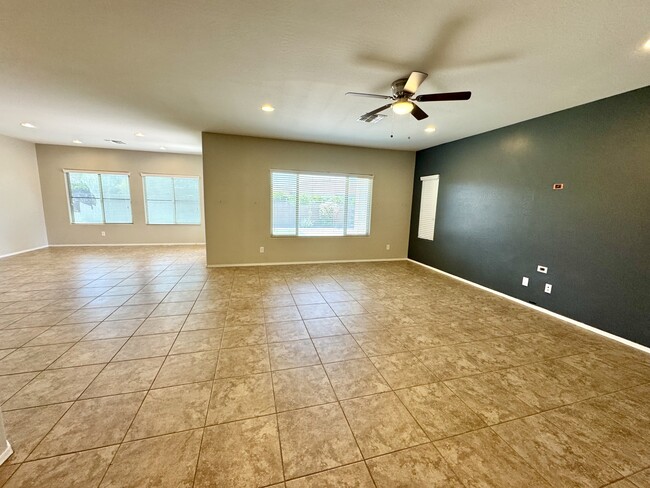 Building Photo - 5557 W Admiral Way