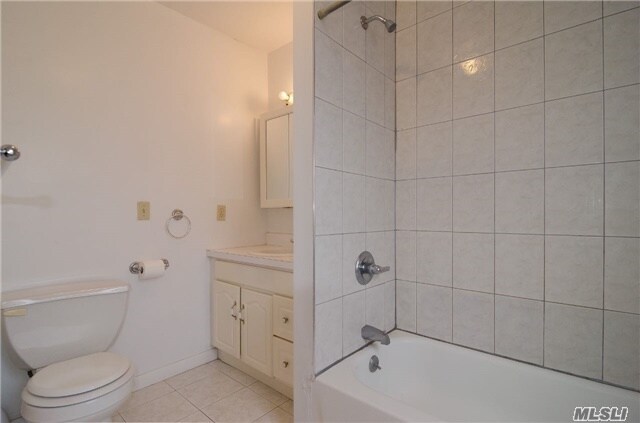 Building Photo - 639 Willis Ave