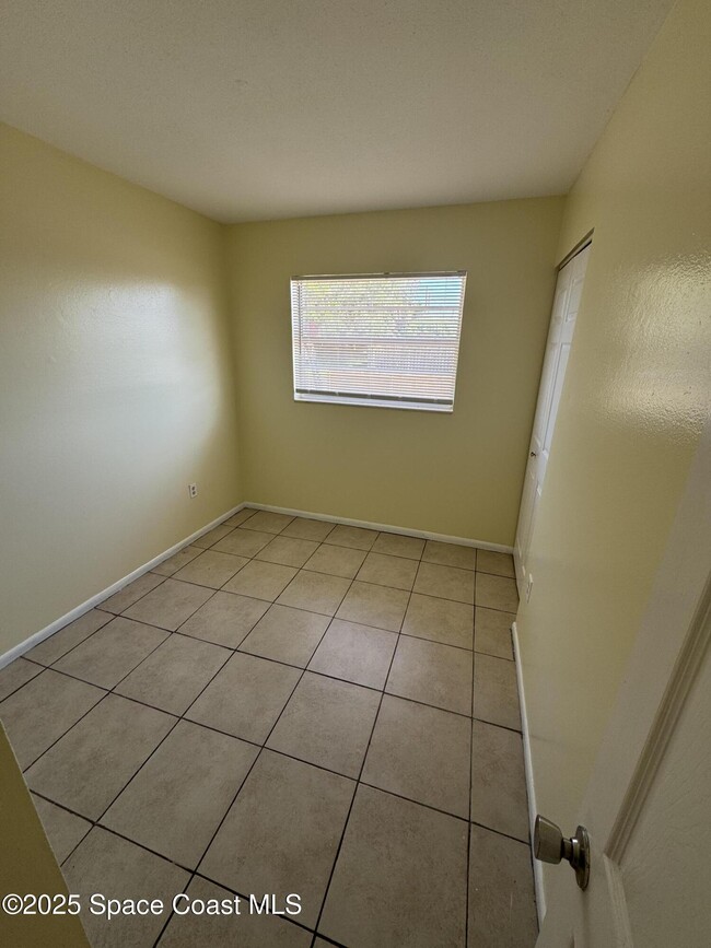 Building Photo - 2415 Sadler Ln