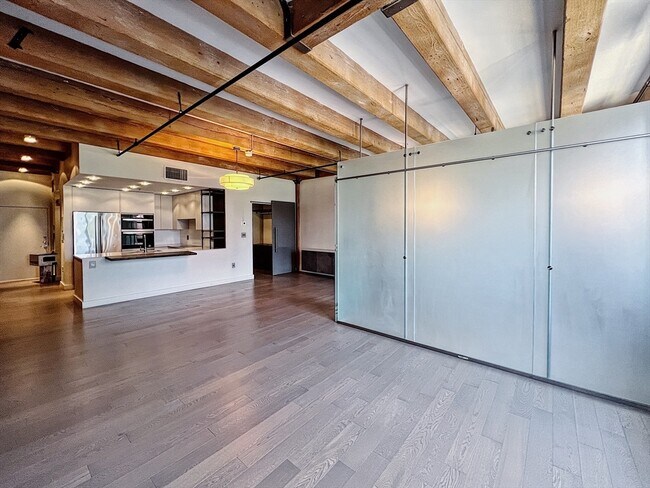 Building Photo - 33 Sleeper St